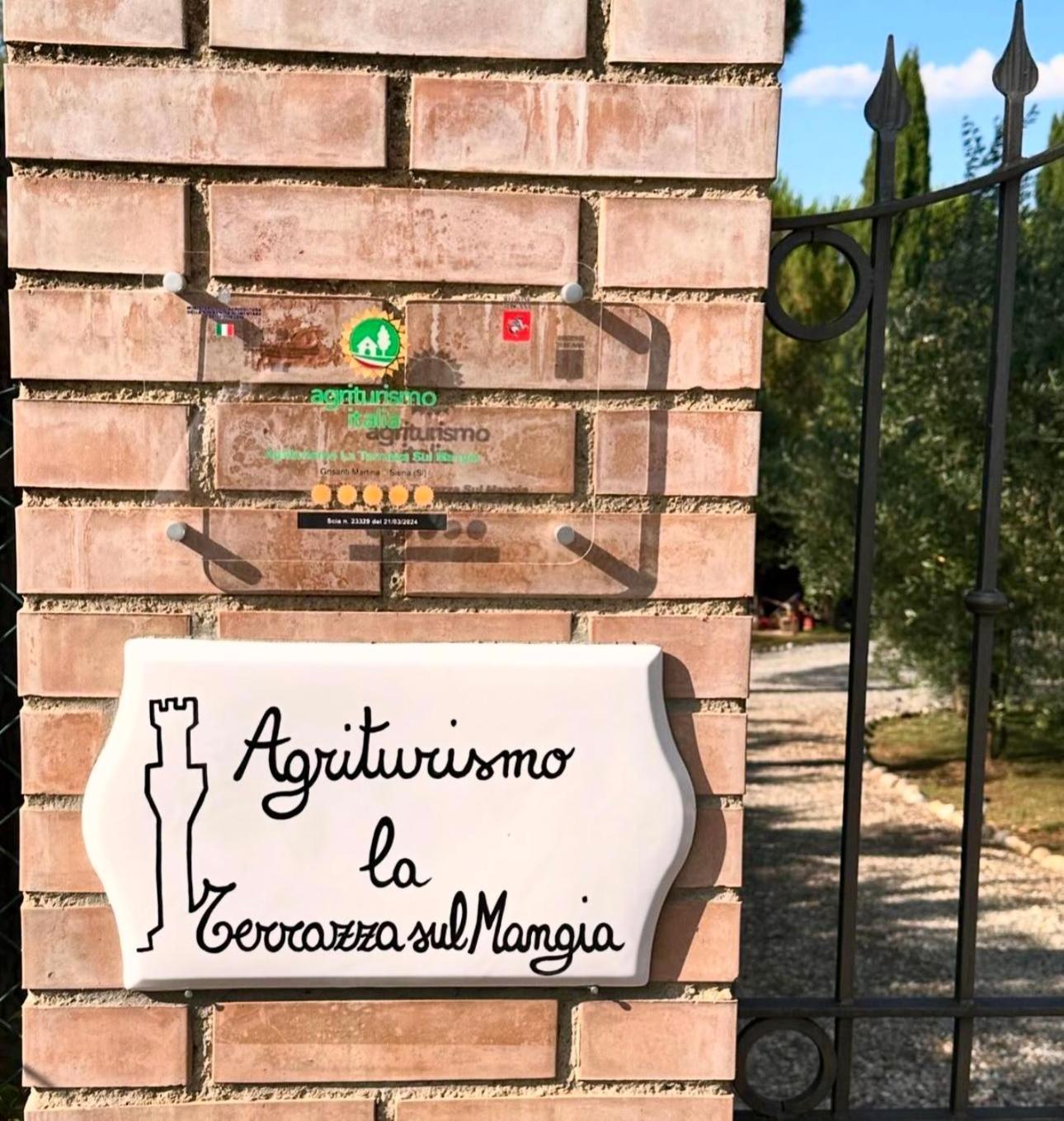 Agriturismo La Terrazza Sul Mangia Siena Zewnętrze zdjęcie